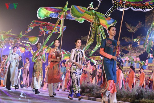 Clôture du festival de l’Ao dài de Hanoï - ảnh 1